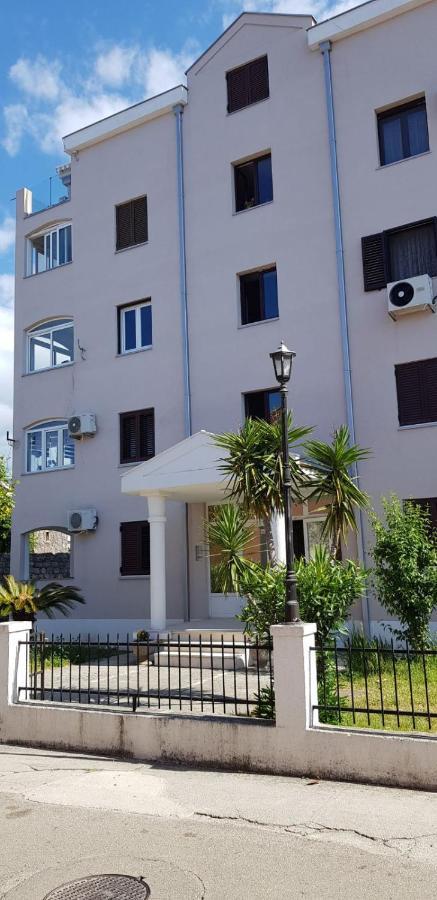 Small Oasis Apartment Tivat Eksteriør bilde